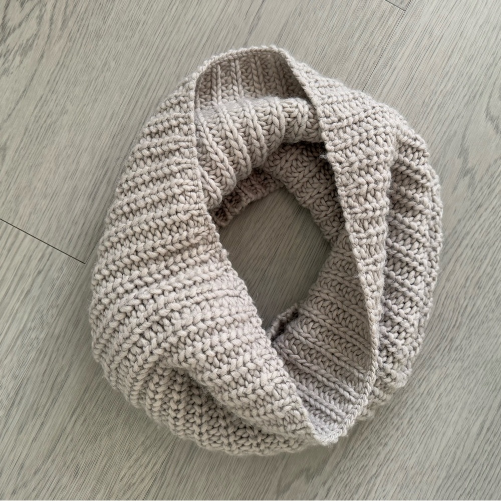 Gap Circle Scarf - Grey